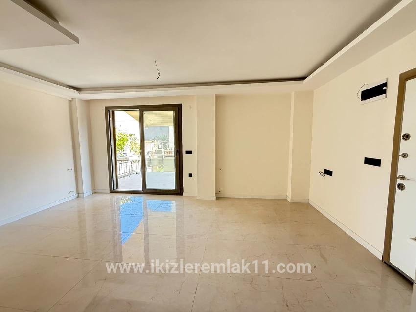 Seferihisar Doğanbey Cumhuriyet Mah. Satılık 3+1 Villa - 180 m²