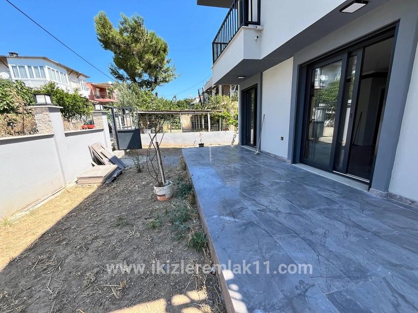 Seferihisar Doğanbey Atatürk Mah. Satılık 3+1 Villa - 390 m²