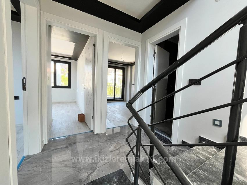 Seferihisar Doganbey'de Satılık 390 M2 Bahçe İçinde Tek Müstakil 3+1 Ebeveynli Villa