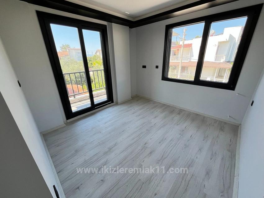 Seferihisar Doganbey'de Satılık 390 M2 Bahçe İçinde Tek Müstakil 3+1 Ebeveynli Villa