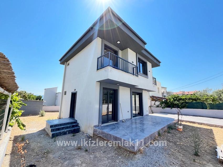 Seferihisar Doğanbey Atatürk Mah. Satılık 3+1 Villa - 390 m²