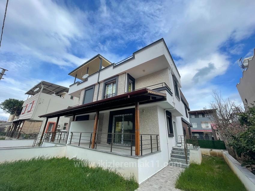 Seferihisar Doğanbey Cumhuriyet Mah. Satılık 3+1 Villa - 175 m²