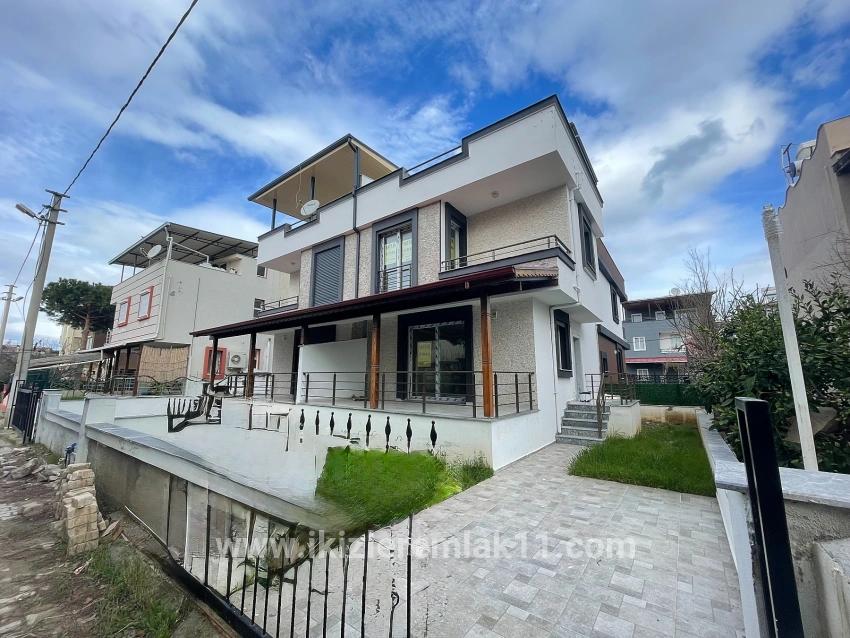 Seferihisar Doğanbey Cumhuriyet Mah. Satılık 3+1 Villa - 175 m²