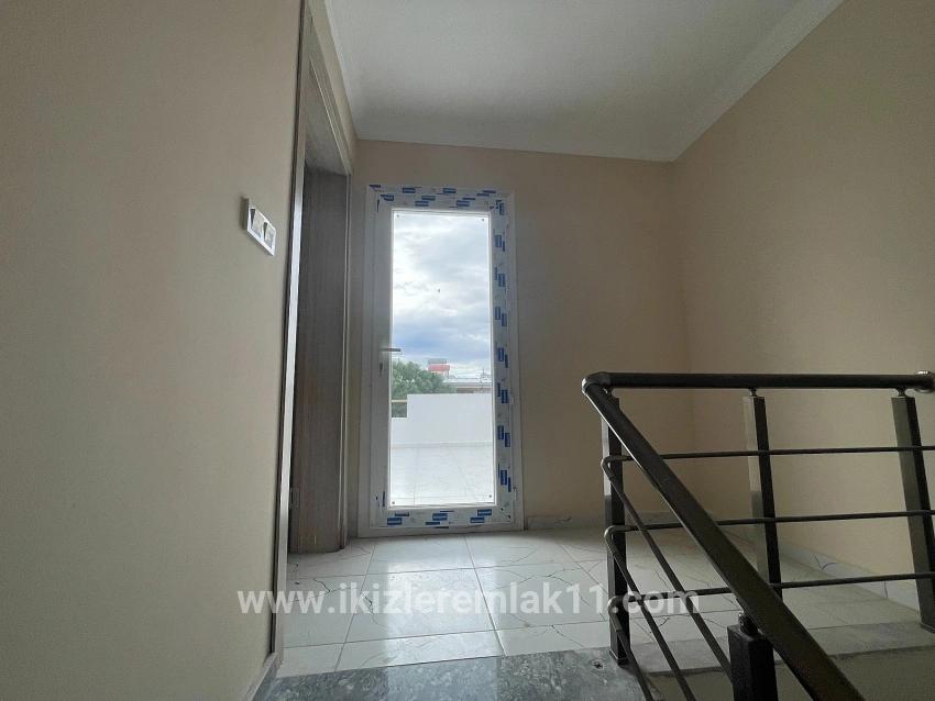 Seferihisar Doğanbey Cumhuriyet Mah. Satılık 3+1 Villa - 175 m²