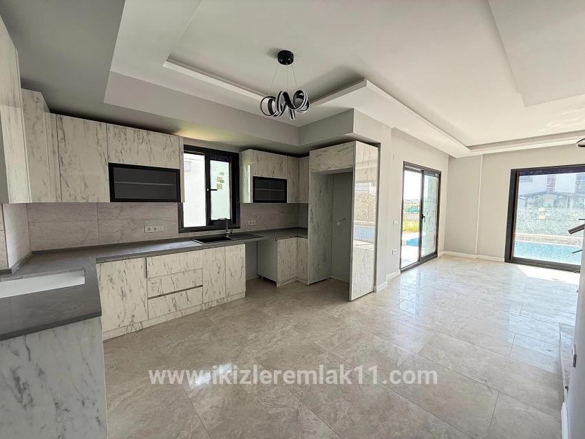 Seferihisar Doğanbey Cumhuriyet Mah. Satılık 3+1 Müstakil ev - 170 m²