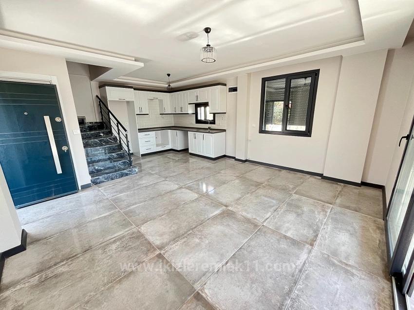 Seferihisar Doğanbey’de Satılık Sıfır Müstakil Geniş Bahçeli 3+1 Villa