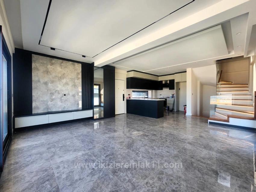 Seferihisar Doğanbey’de Satılık Tek Müstakil Geniş Bahçeli Panoramik Deniz Manzaralı