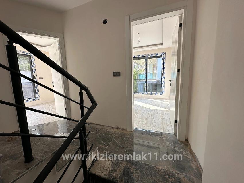 Seferihisar Ürkmez Mersin Alanı Mah. Satılık 2+1 Villa - 170 m²