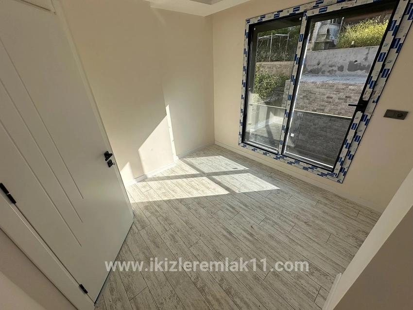 Seferihisar Ürkmez Mersin Alanı Mah. Satılık 2+1 Villa - 170 m²
