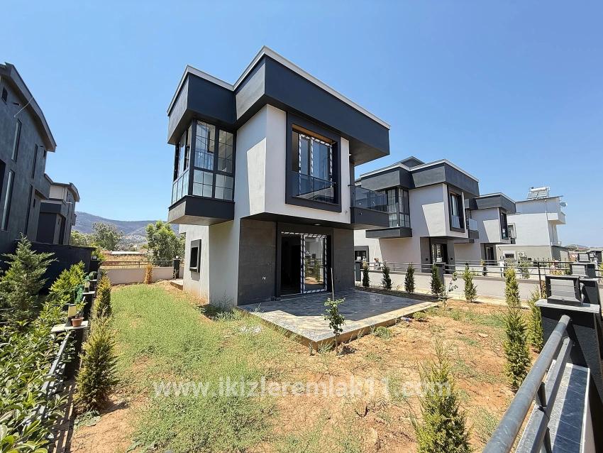 Seferihisar Doğanbey Cumhuriyet Mah. Satılık 2+1 Müstakil ev - 190 m²
