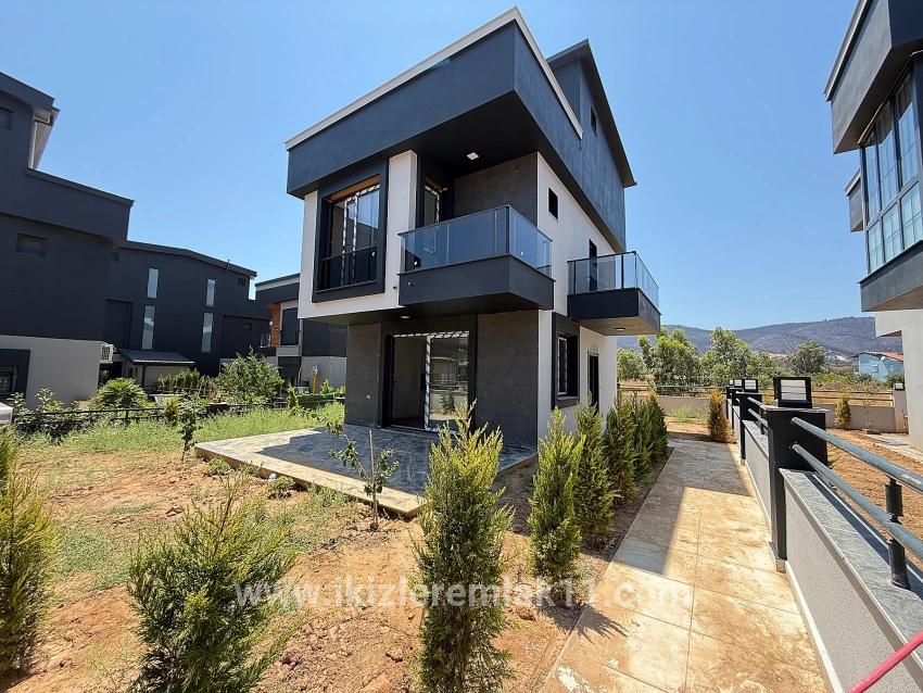 Seferihisar Doğanbey Cumhuriyet Mah. Satılık 2+1 Müstakil ev - 190 m²
