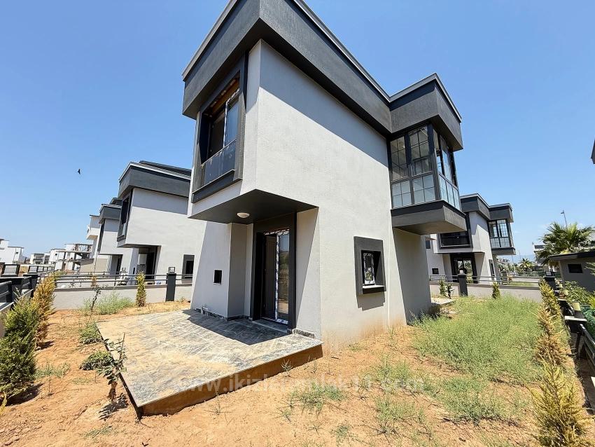 Seferihisar Doğanbey’de Satılık Müstakil Bahçeli 2 + 1 Villa