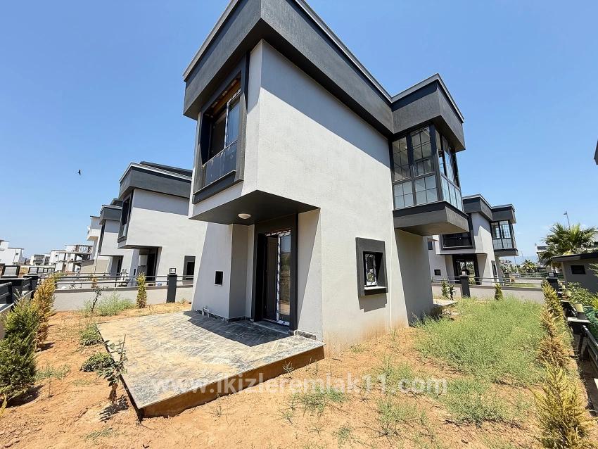 Seferihisar Doğanbey Cumhuriyet Mah. Satılık 2+1 Müstakil ev - 190 m²