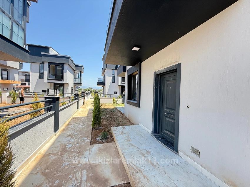 Seferihisar Doğanbey’de Satılık Müstakil Bahçeli 2 + 1 Villa