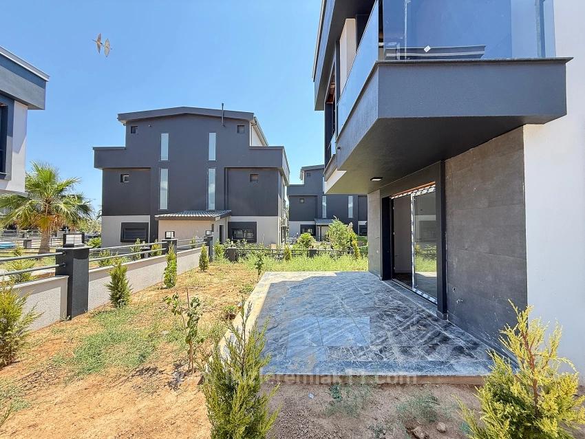 Seferihisar Doğanbey’de Satılık Müstakil Bahçeli 2 + 1 Villa