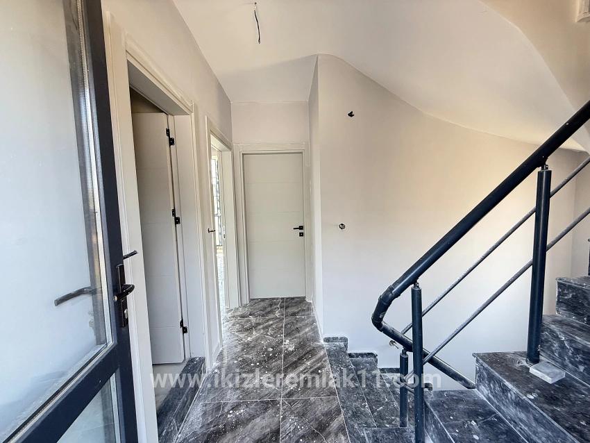 Seferihisar Doğanbey Cumhuriyet Mah. Satılık 2+1 Müstakil ev - 190 m²