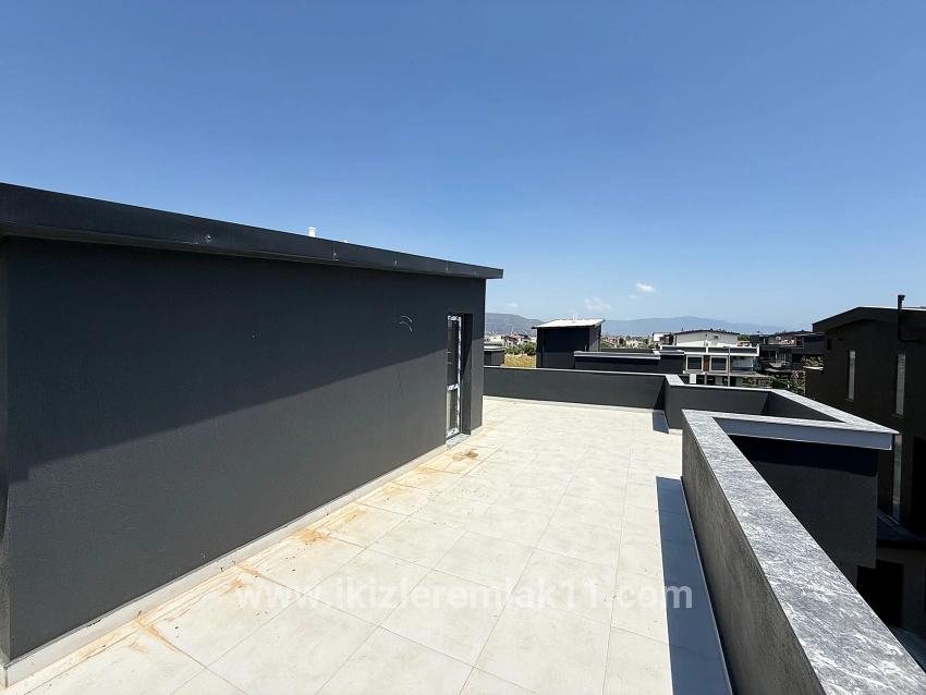Seferihisar Doğanbey Cumhuriyet Mah. Satılık 2+1 Müstakil ev - 190 m²
