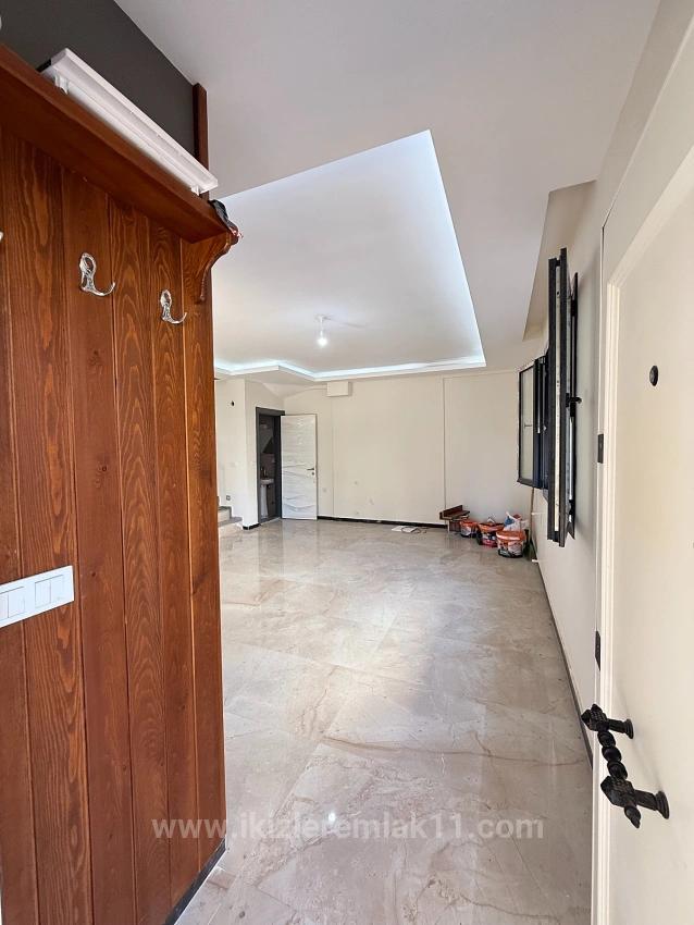 Seferihisar Doğanbey'de Denize Yakın Satılık Sıfır Bahçeli 3+1 Villa