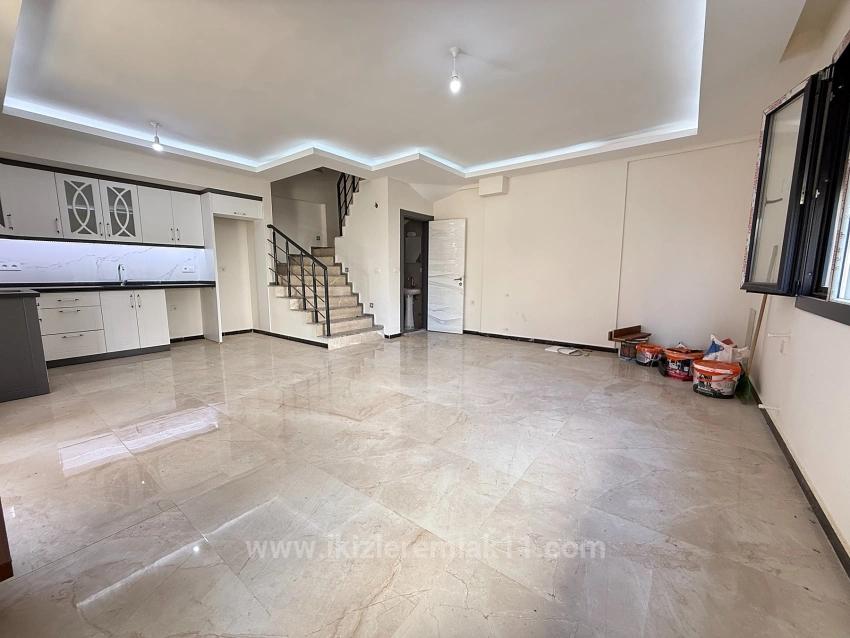 Seferihisar Doğanbey'de Denize Yakın Satılık Sıfır Bahçeli 3+1 Villa