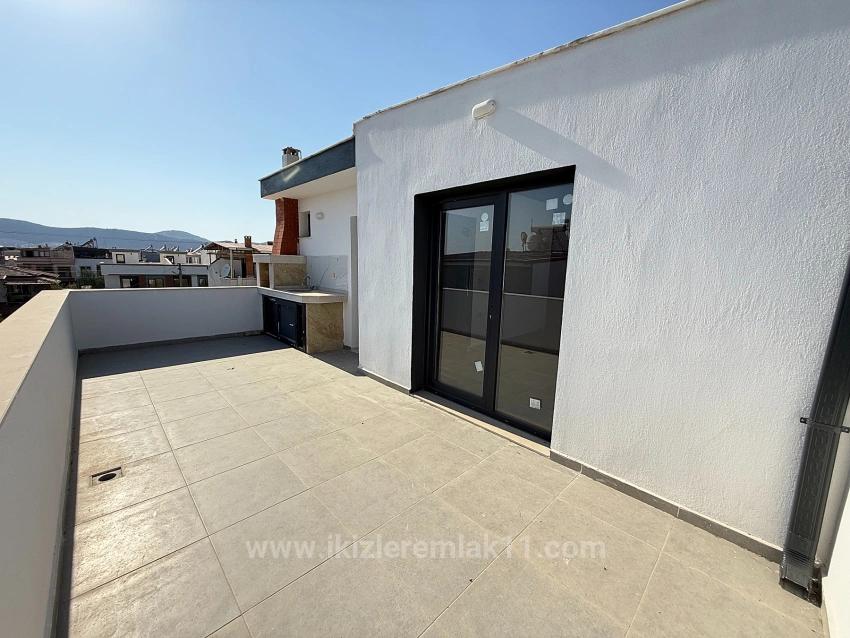 Seferihisar Doğanbey'de Denize Yakın Satılık Sıfır Bahçeli 3+1 Villa