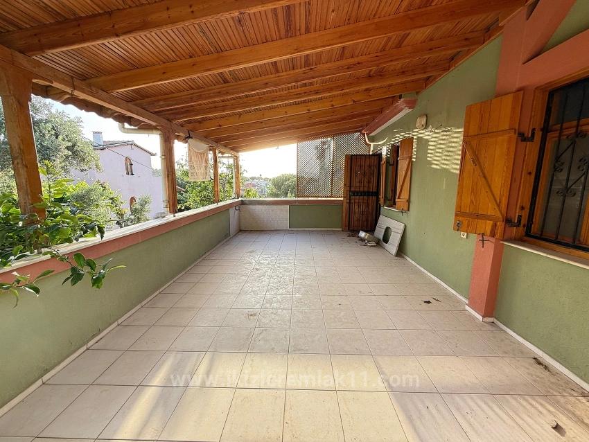 Seferihisar Ürkmez’de Denize 200 Metre Satılık 1 + 1 Daire