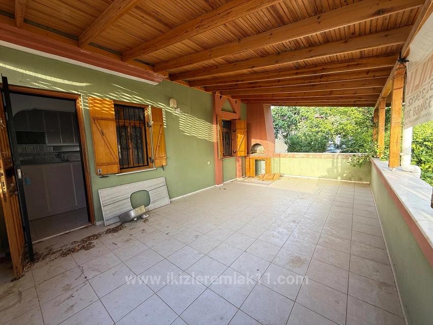 Seferihisar Ürkmez’de Denize 200 Metre Satılık 1 + 1 Daire