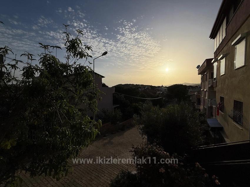 Seferihisar Ürkmez’de Denize 200 Metre Satılık 1 + 1 Daire