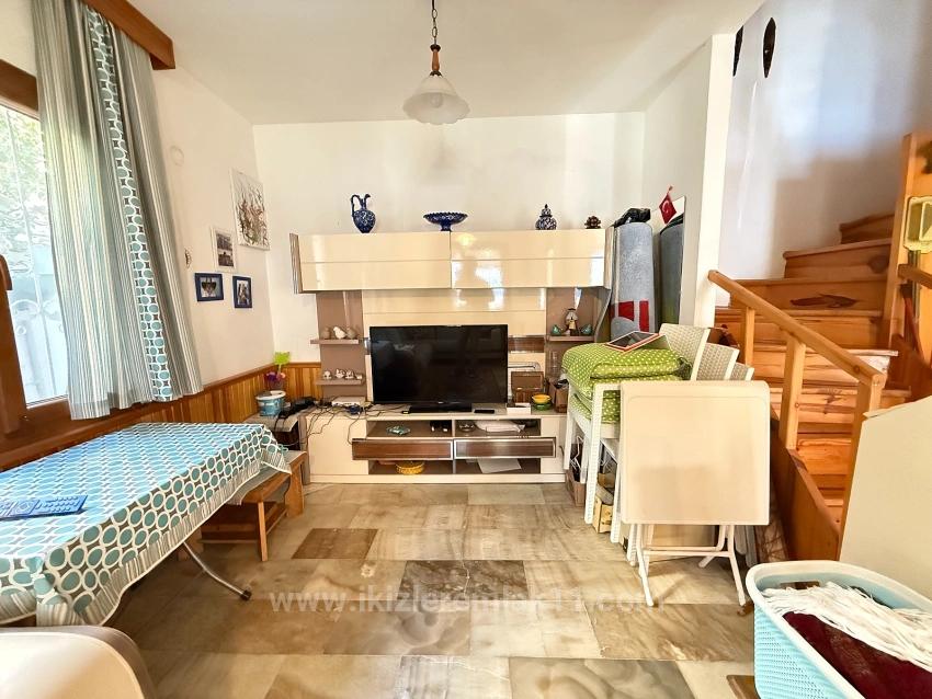 Seferihisar Ürkmez’de Deniz Tarafında Satılık Masrafsız 3 + 1 Bahçeli Villa