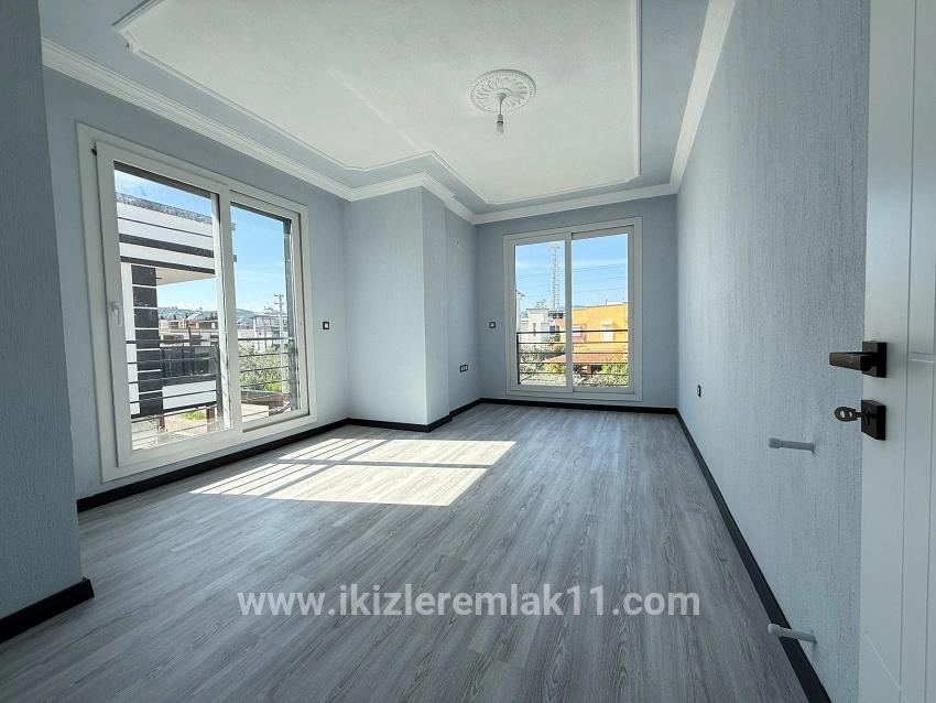 Seferihisar Doğanbey Cumhuriyet Mah. Satılık 3+1 Villa - 300 m²