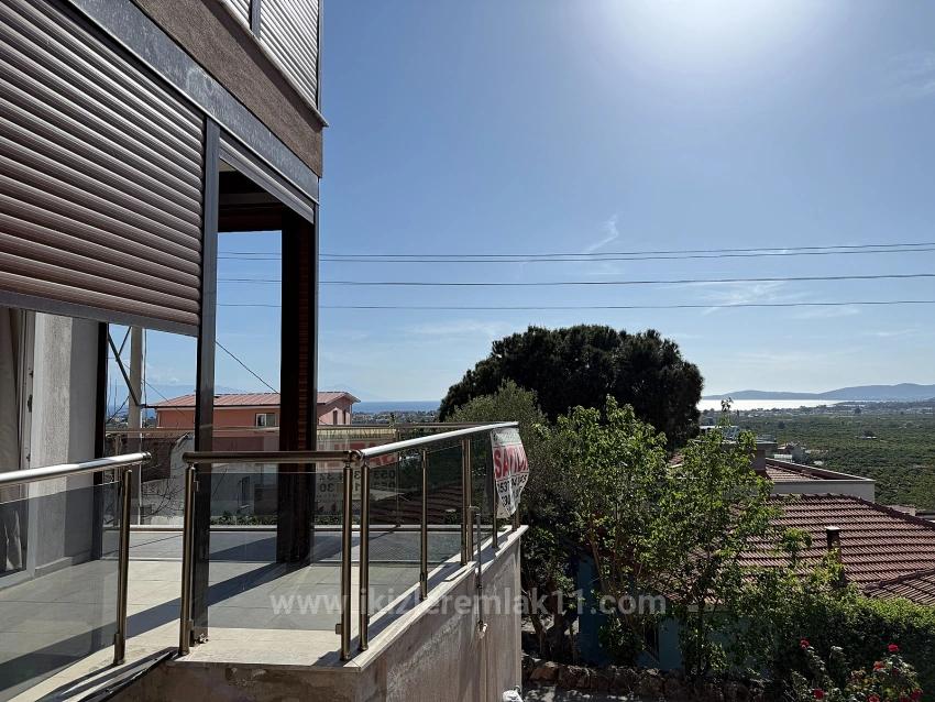 Gümüldür Merkezde Satılık 3 + 1 Deniz Ve Doğa Manzarali Yeni Daire