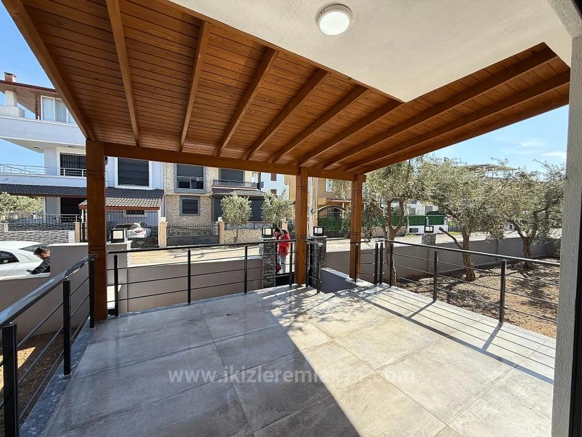 Seferihisar Doğanbey Cumhuriyet Mah. Satılık 2+1 Villa - 165 m²