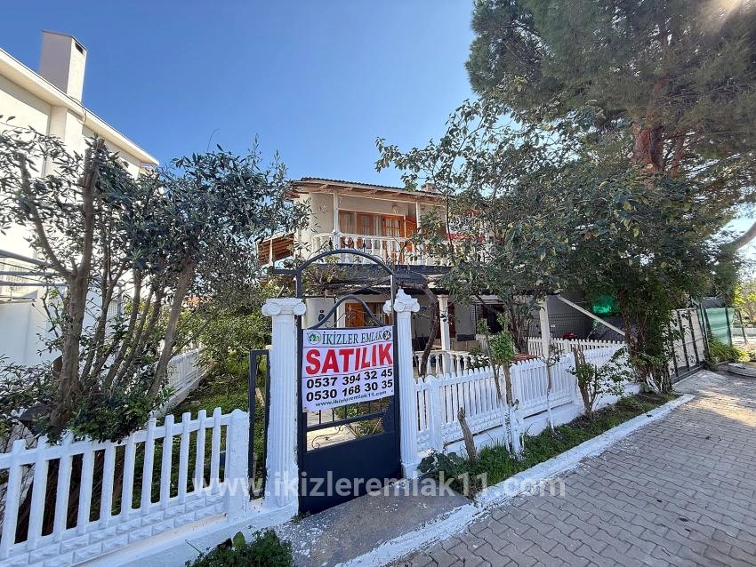 Seferihisar Ürkmez Mersin Alanı Mah. Satılık 3+1 Villa - 170 m²