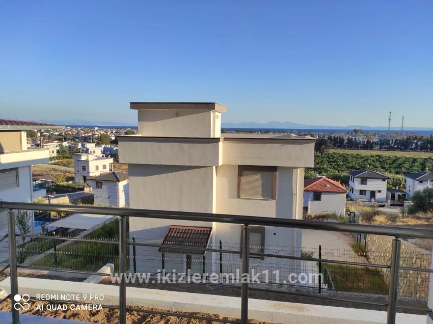 Seferihisar Doğanbey Cumhuriyet Mah. Satılık 4+2 Villa - 195 m²