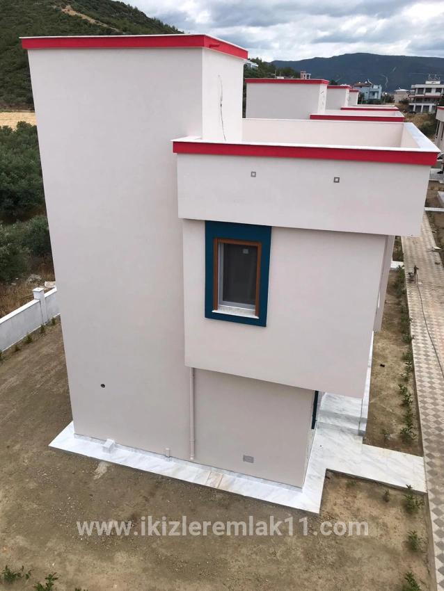 Seferihisar Doğanbey Cumhuriyet Mah. Satılık 3+1 Müstakil ev - 180 m²