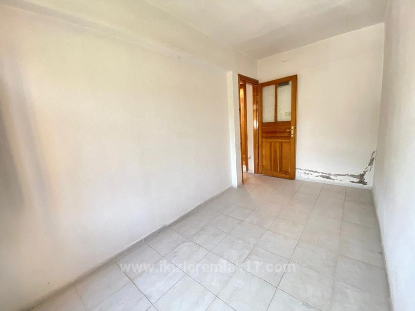 Seferihisar Ürkmez'de Deniz Tarafında Satılık 1+1. 85 M2 Daire