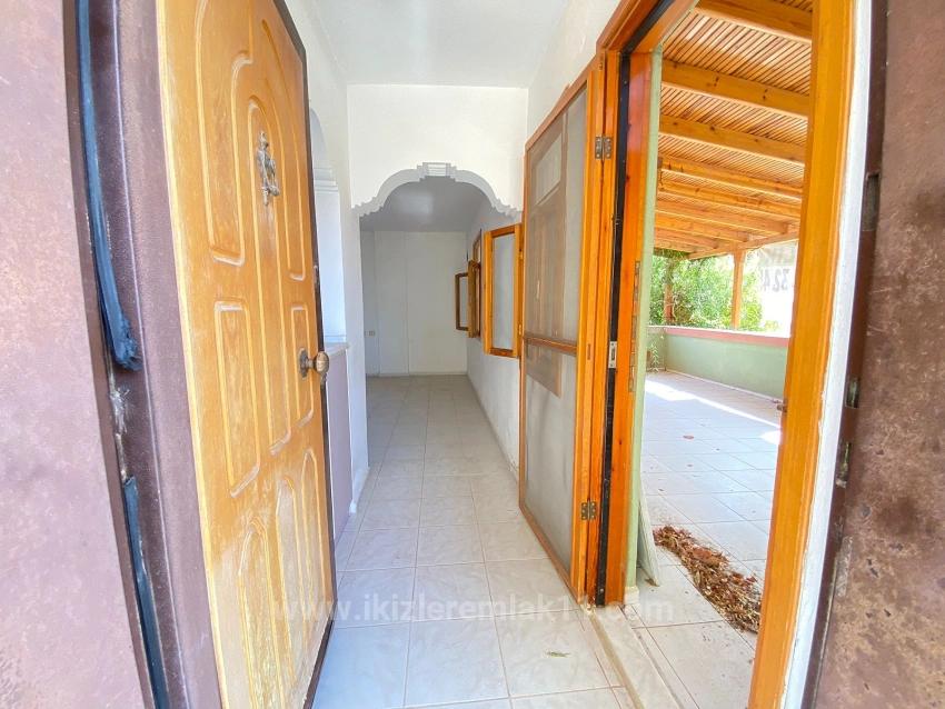 Seferihisar Ürkmez'de Deniz Tarafında Satılık 1+1. 85 M2 Daire