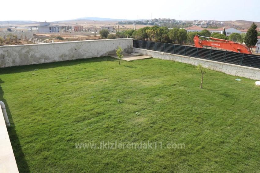 İzmir Seferihisar Düzce’de Satılık 750 Metre² 4 + 2 Özel Havuz Lüks Villa