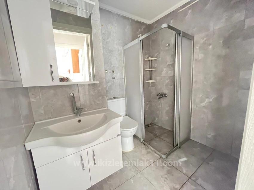 Ürkmez Merkezde Denıze Yakın Satılık Ara Kat Genis 2+1 Daire