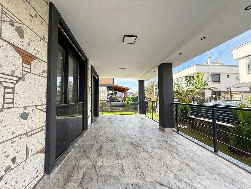 Seferihisar Doğanbeyde Satılık Müstakil Havuzlu Sıfır Lüks Villa