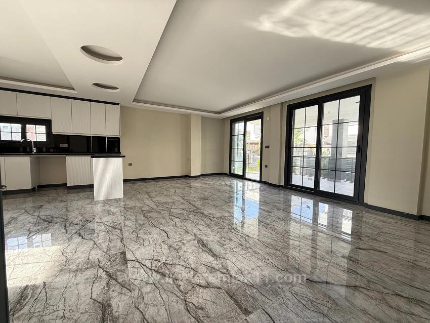 Seferihisar Doğanbey Cumhuriyet Mah. Satılık 3+1 Villa - 290 m²