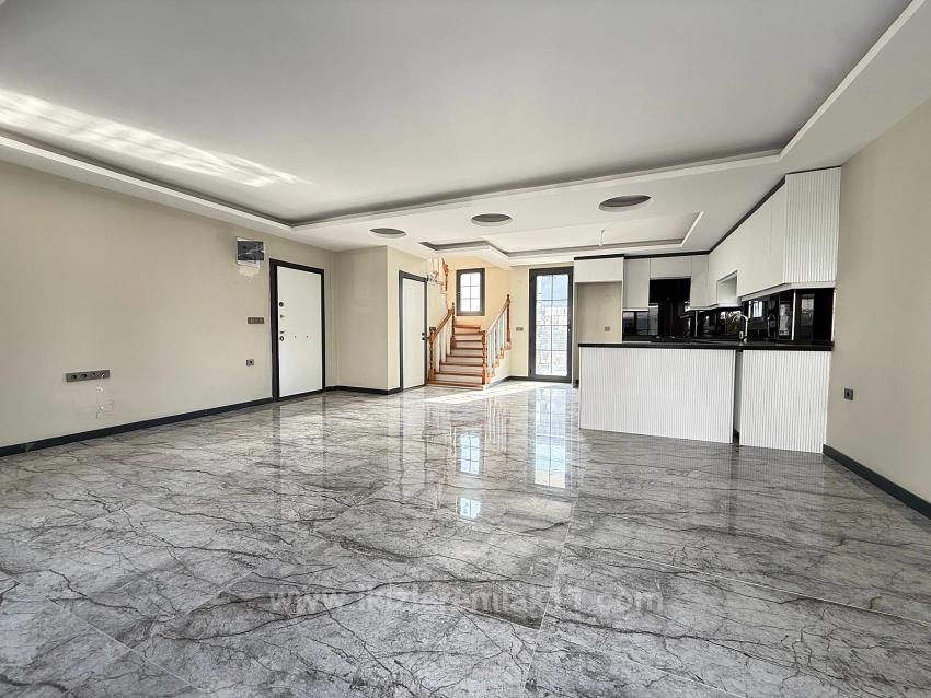 Seferihisar Doğanbey Cumhuriyet Mah. Satılık 3+1 Villa - 290 m²