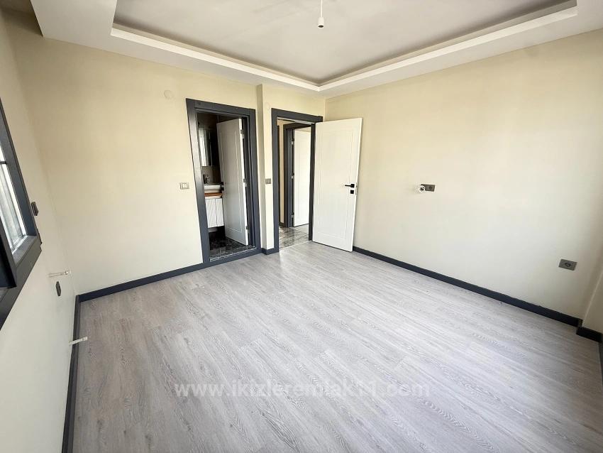 Seferihisar Doğanbey Cumhuriyet Mah. Satılık 3+1 Villa - 290 m²