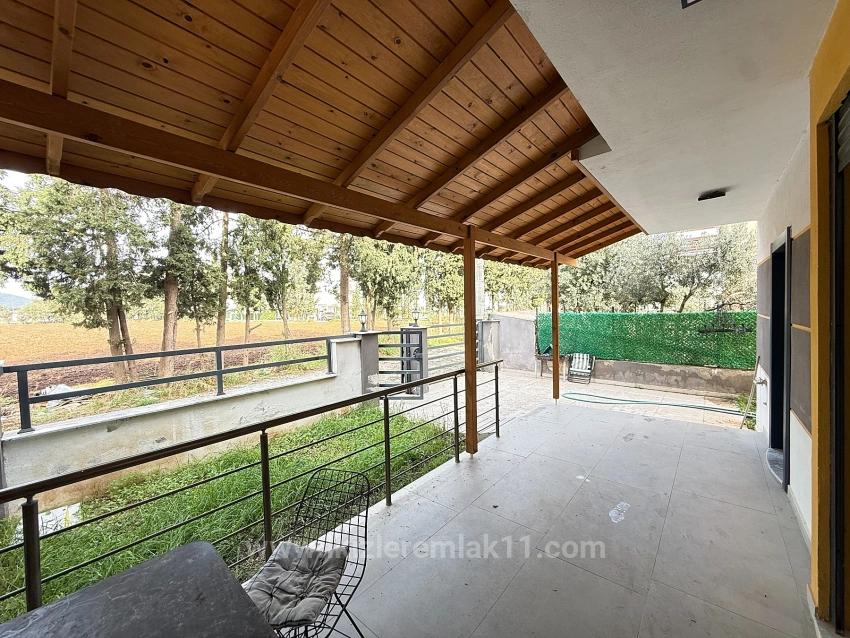 Seferihisar Doğanbey’de Satılık 3 + 1 Sıfır Geniş Bahçeli Villa Yazlık