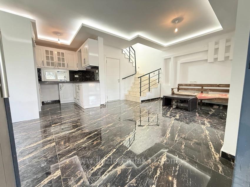 Seferihisar Doğanbey’de Satılık 3 + 1 Sıfır Geniş Bahçeli Villa Yazlık