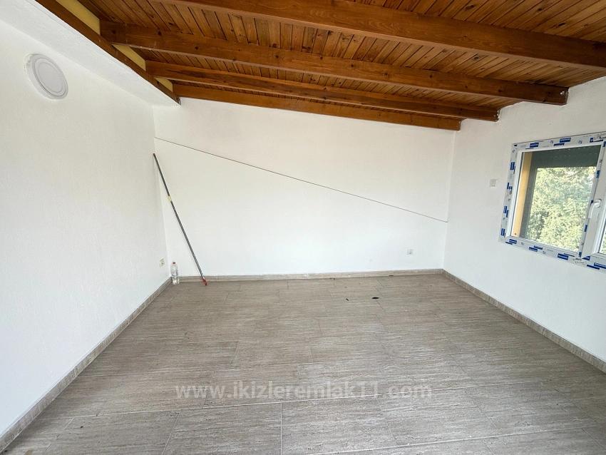 Seferihisar Doğanbey’de Satılık 3 + 1 Sıfır Geniş Bahçeli Villa Yazlık