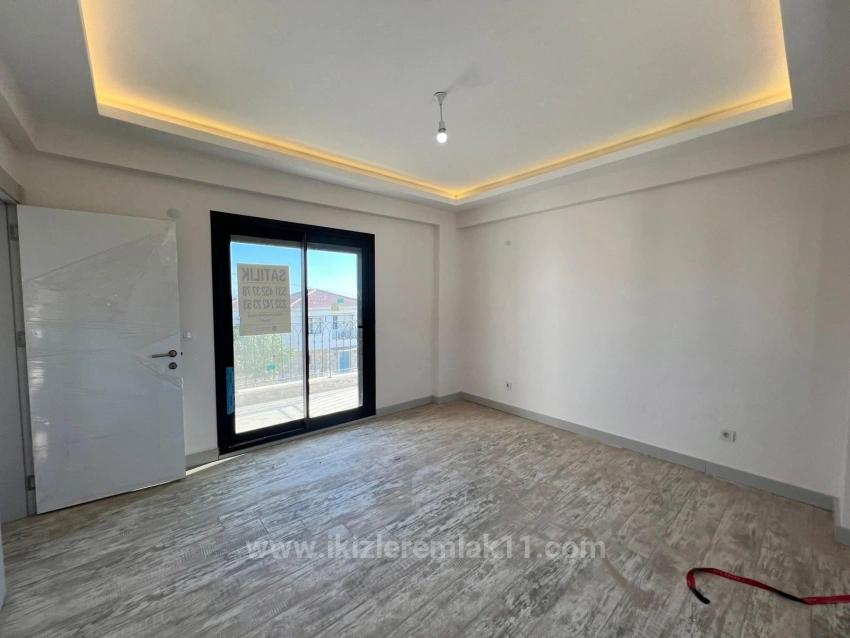 Seferihisar Akarcada Müstakil Havuzlu Lüx Şömüneli Satılık 4+1 Villa