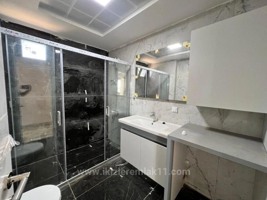 Seferihisar Akarcada Müstakil Havuzlu Lüx Şömüneli Satılık 4+1 Villa