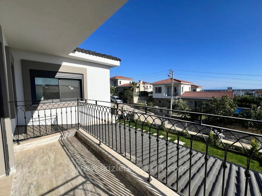 Seferihisar Akarcada Müstakil Havuzlu Lüx Şömüneli Satılık 4+1 Villa