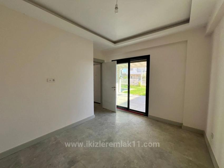 Seferihisar Akarcada Müstakil Havuzlu Lüx Şömüneli Satılık 4+1 Villa