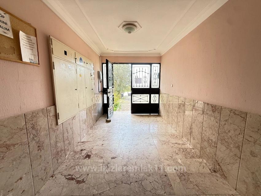 Seferihisar Ürkmez Merkez’de Satılık 2 + 1 80M2 Masrafsız Daire